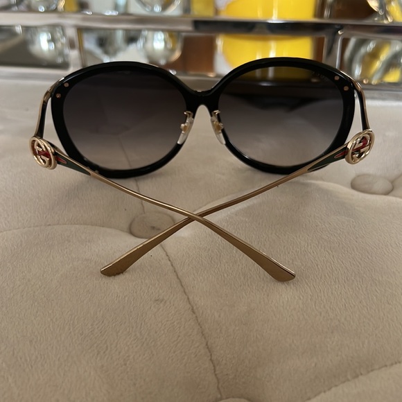 Authentic Gucci Sunglasses - LIKE NEW - Picture 8 of 11